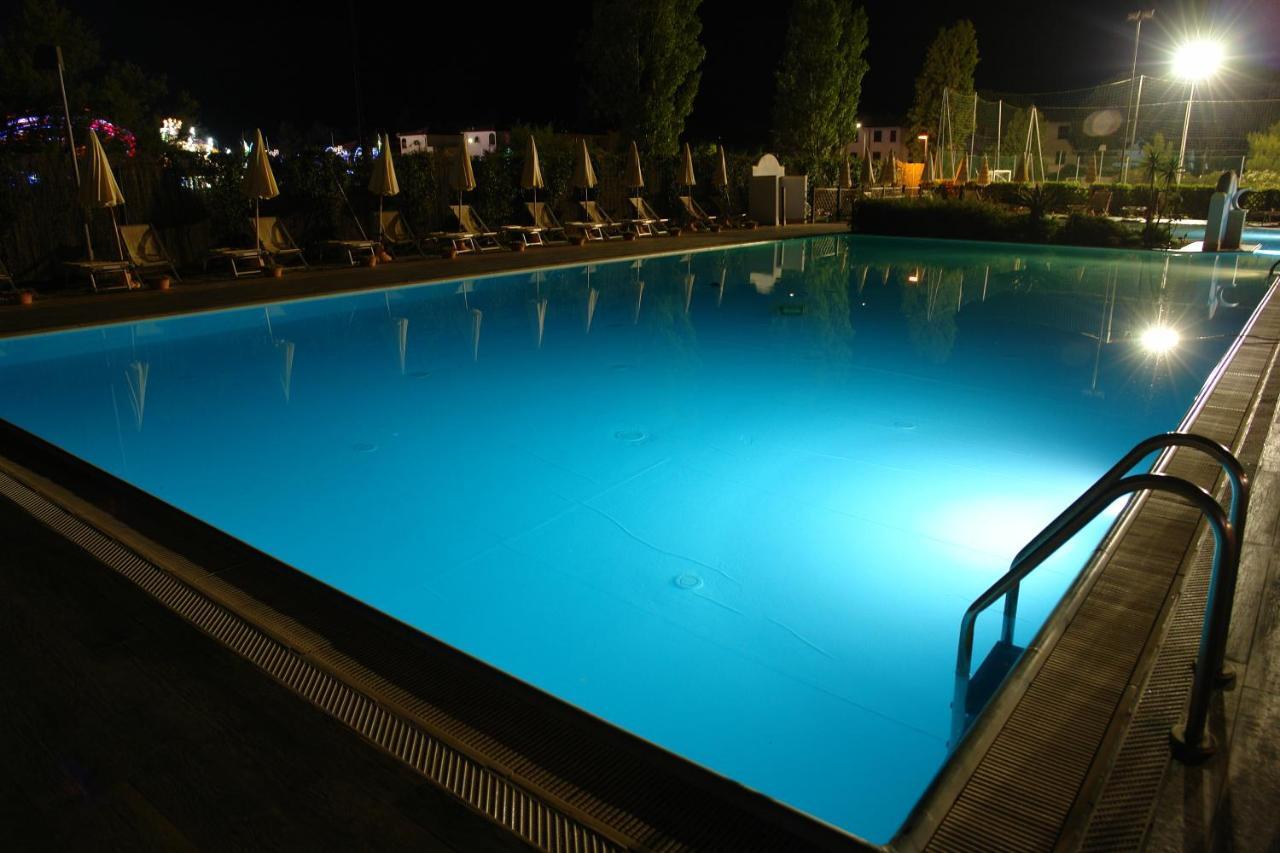 Rosa Dei Venti Aparthotel Vada Kültér fotó